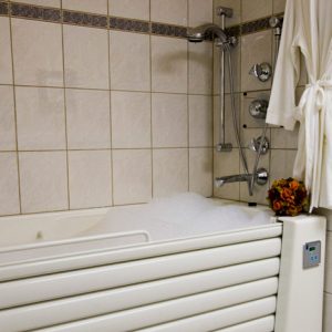 Aegis of Dana Point - 5 - hydrotherapy tub.jpg