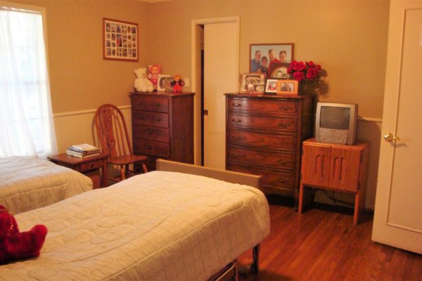 Alternative Senior Care - Hollydale - 5 - shared room 2.JPG