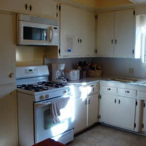 Alternative Senior Care - Hollydale - kitchen.JPG