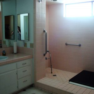 Alternative Senior Care - Hollydale - shower.JPG