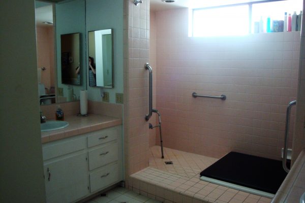 Alternative Senior Care - Hollydale - shower.JPG