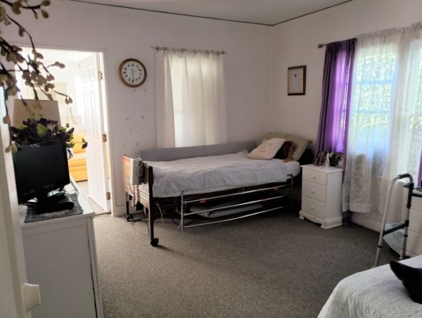 Ana Marie's Guest Home - 5 - shared room.jpg