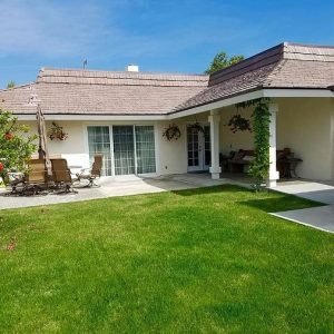 Astoria Retirement Residence - Del Mar - front courtyard.JPG