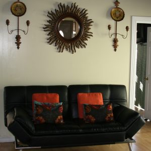 Castlegate Manor - 6 - seating area.JPG