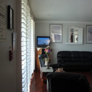 Cheri Manor - 3 - living room.JPG