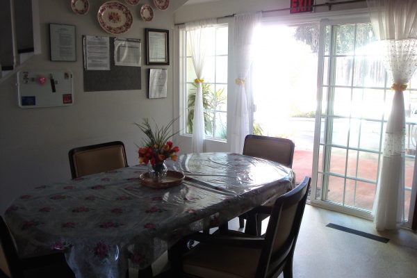 Cheri Manor - 4 - dining room.JPG