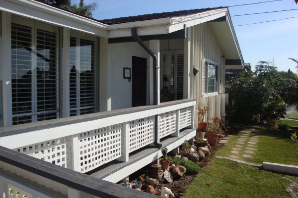 Cheri Manor - front walkway.JPG