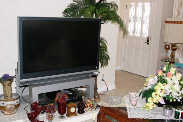 Coastside Senior Home - living room.JPG