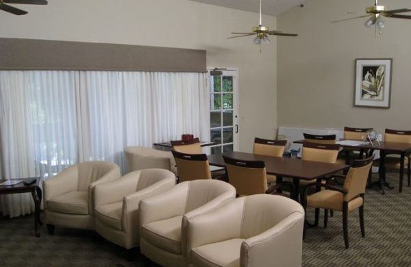 Crescendo Senior Living - activity room.JPG