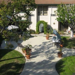 Crescendo Senior Living - courtyard 2.JPG