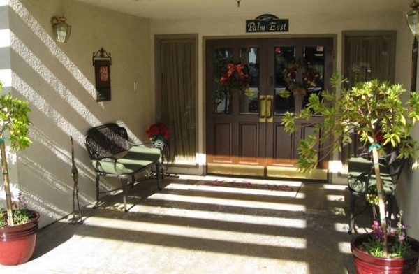 Crescendo Senior Living - front entry.JPG