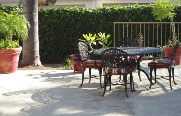 Crescendo Senior Living - patio.JPG