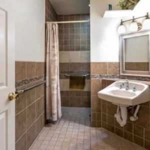 Crescent Care Villas - Lemon Heights - 7 - bathroom.JPG