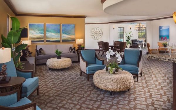 Crestavilla Senior Living - lounge.JPG