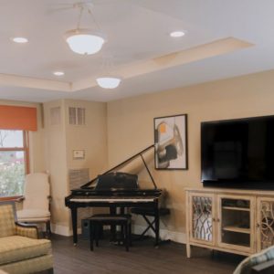 Crown Cove - 4 - tv and piano room.JPG