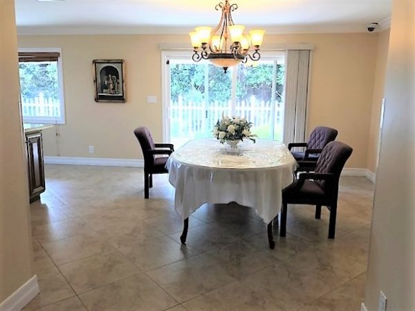 Dana Point Manor - 3 - dining room.JPG