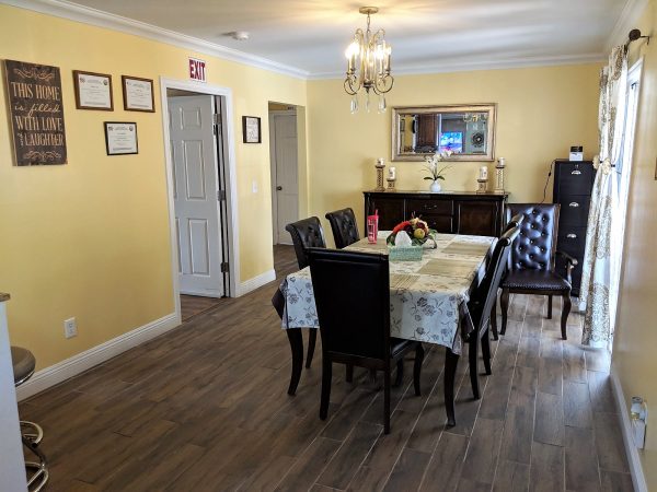 Diamond Senior Care II - 4 - dining room.jpg