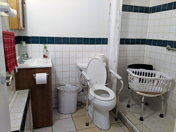 Flamingo Care Home - 5 - restroom.jpg