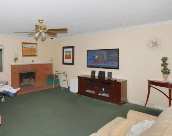 Golden Coast Senior Living V - 3 - living room.JPG