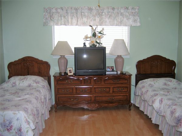 Golden Eden I - 5 - shared room.jpg