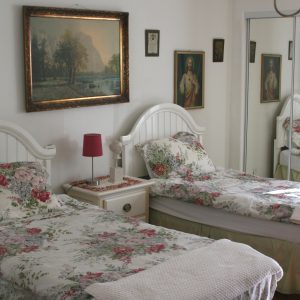 Granny's Garden III - 4 - shared room.JPG