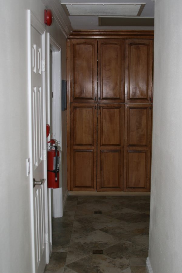 Granny's Place IV - hallway.JPG