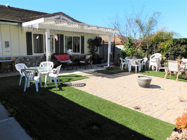 Harbor View Estate - 7 - front patio.JPG