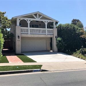 Hillhurst Manor - 1 - front view.JPG