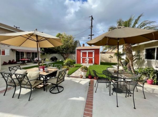 Huntington Beach Guest Home I - 7 - patio.JPG