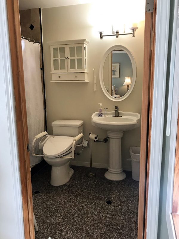Irvine Cottage IX - 6 - restroom.jpeg