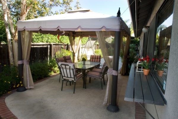 Irvine Cottage VII - 3 - patio.jpg