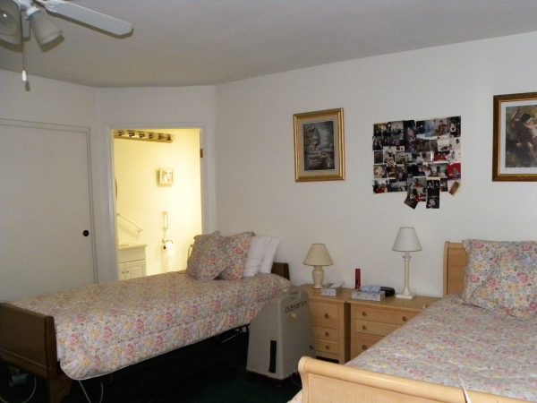 Ivy Cottages I - 5 - shared room.jpg