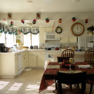 Ivy Cottages I - dining room.jpg