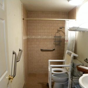 Ivy Cottages II - restroom.jpg