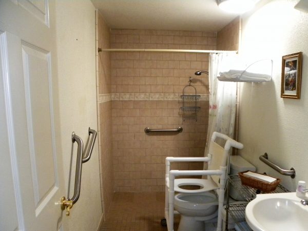 Ivy Cottages II - restroom.jpg