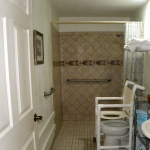 Ivy Cottages III - 5 - restroom.jpg