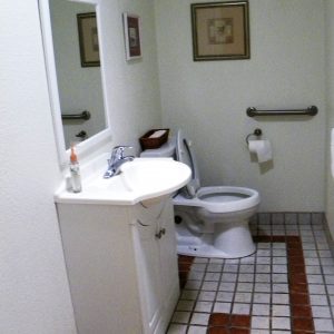 Ivy Cottages III - restroom 3.jpg