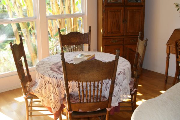 Ivy Glenn Terrace II - 4 - dining room.JPG