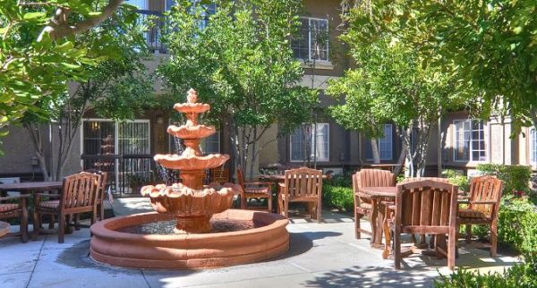 La Vida at Mission Viejo - 6 - fountain patio.JPG