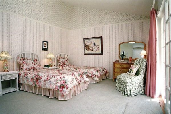 Lake Forest Country Homes II - 4 - shared room.jpg