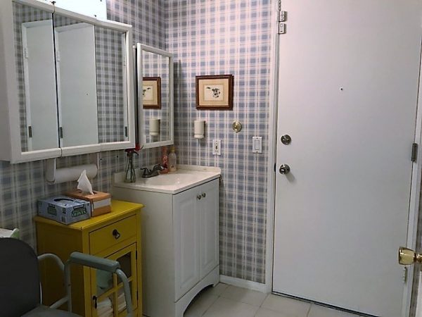 Lake Forest Country Homes II - restroom.JPG