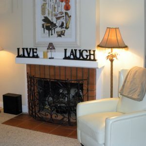 Laney's Cottages - living room.jpg