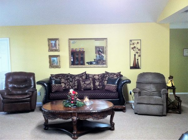 Leriza's Guest Home - 3 - living room.JPG