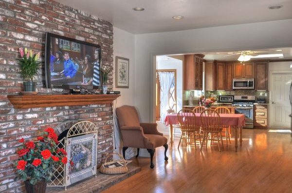 Meadowlark Gardens III - 3 - tv room.JPG