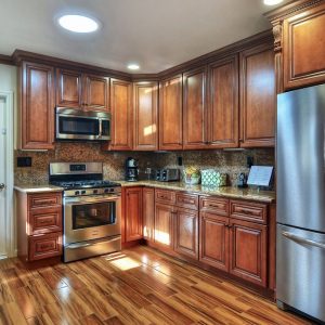 Meadowlark Gardens on Cornell - 4 - kitchen.JPG