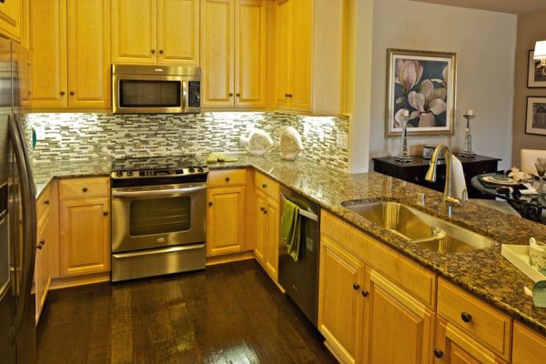 Oakmont of Capriana - IL kitchen.JPG