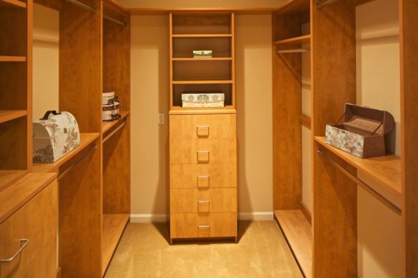 Oakmont of Capriana - walk in closet.JPG