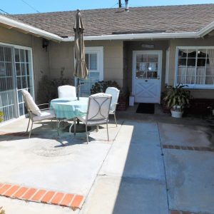 Oravilla Guest Home - 10 - front patio.jpg