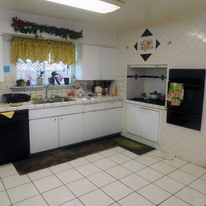 Oravilla Guest Home - 4 - kitchen.JPG