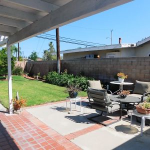 Oravilla Guest Home - 8 - backyard.JPG